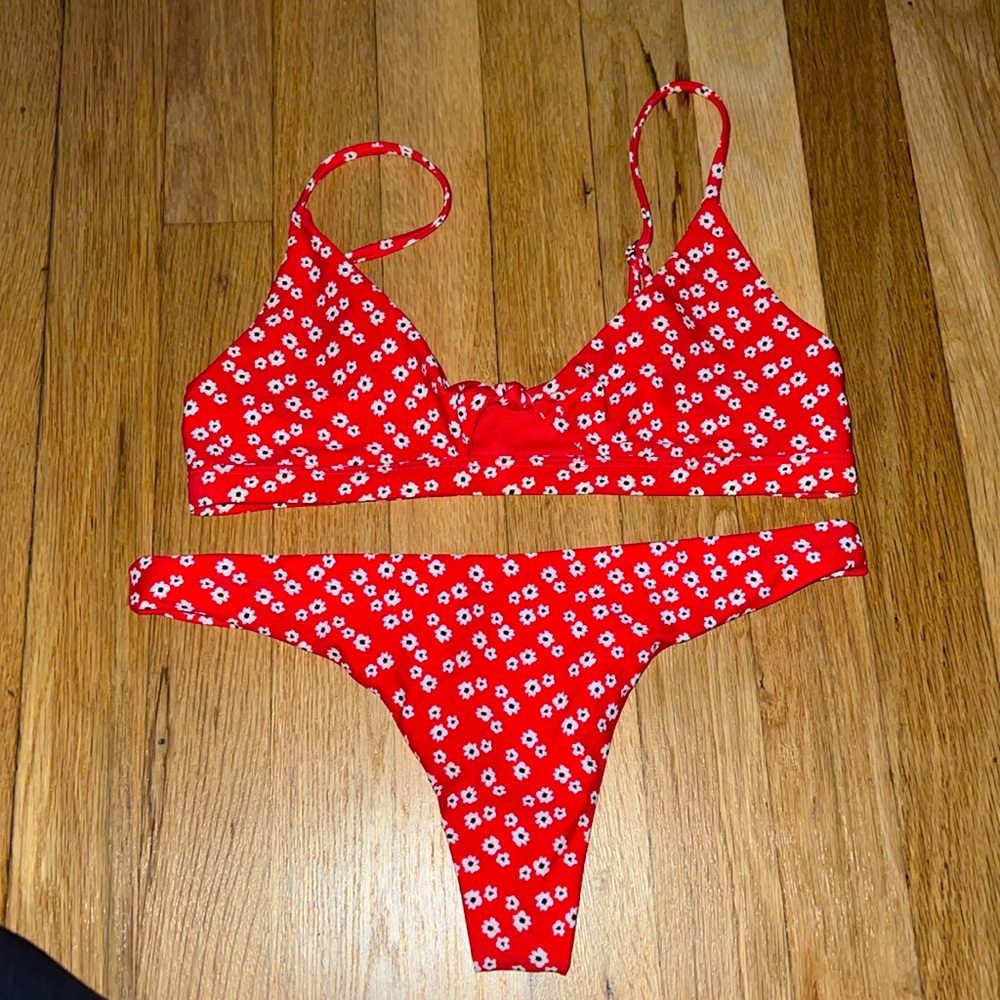 Pac Sun XS red daisy printed bikini never worn